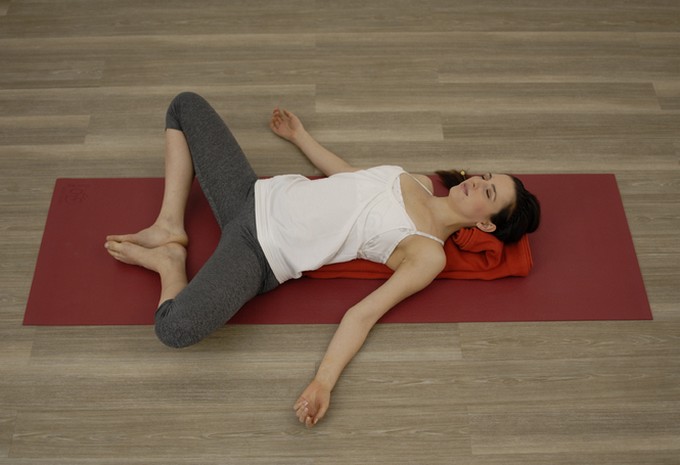 tư thế yoga chữa bệnh mất ngủ 