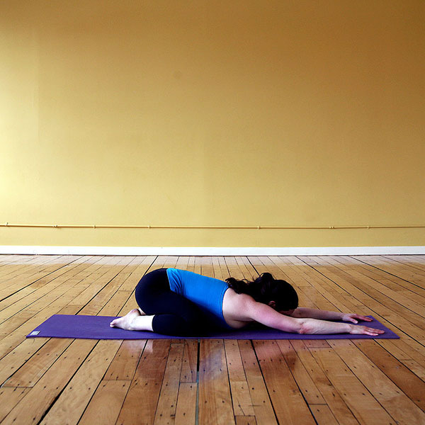 Các động tác yoga chữa mất ngủ